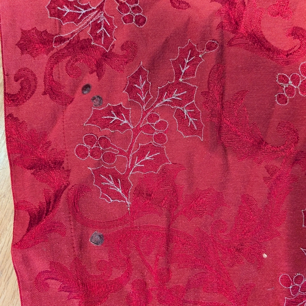 Elegant Red Sparkle Table Runner (EUC) - Picture 5 of 5